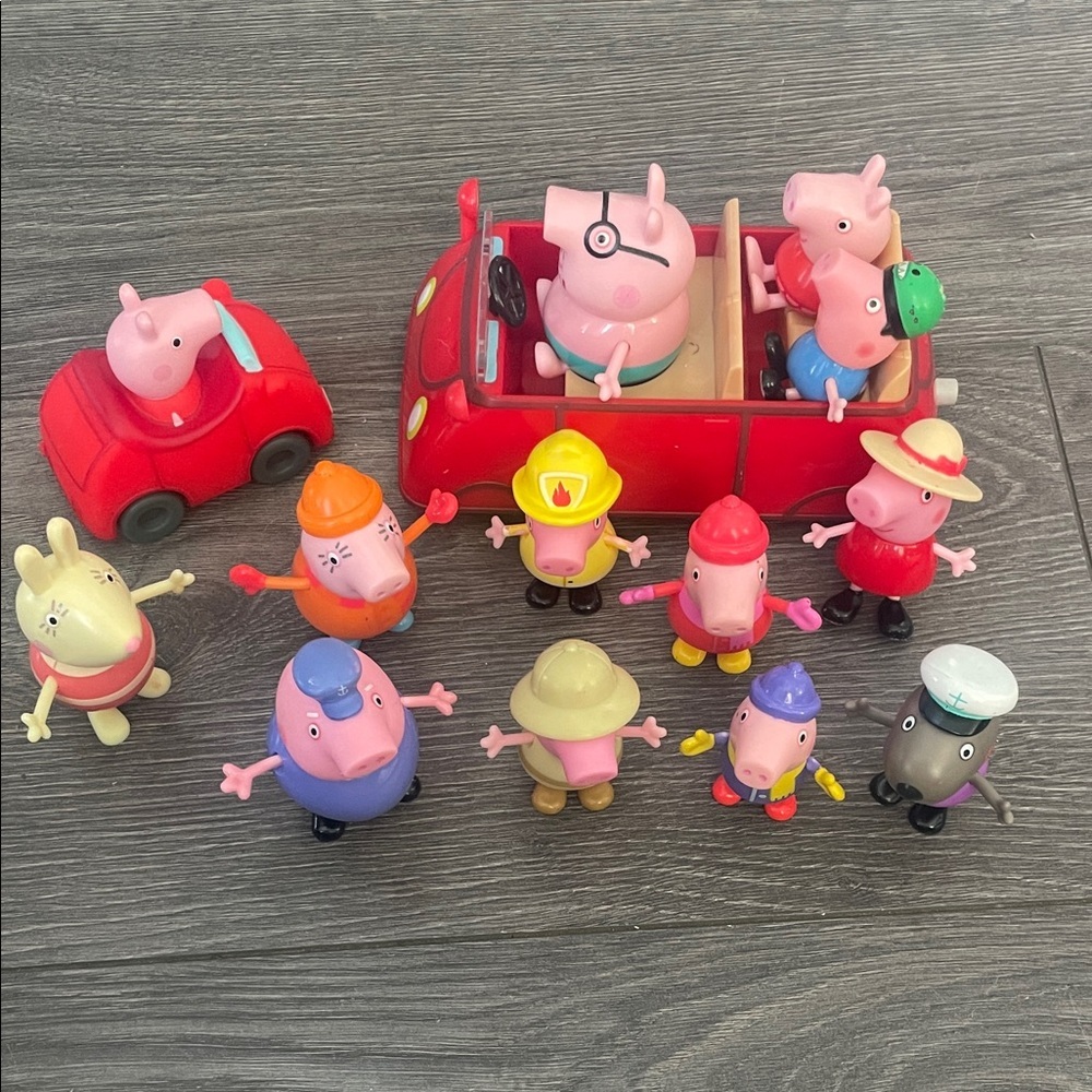 Peppa Pig Adventure Car and Figures Set -